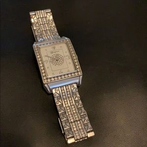 Diamond Bar watch